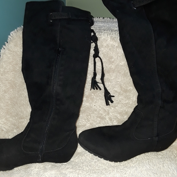Black faux suede knee boot - Picture 2 of 4